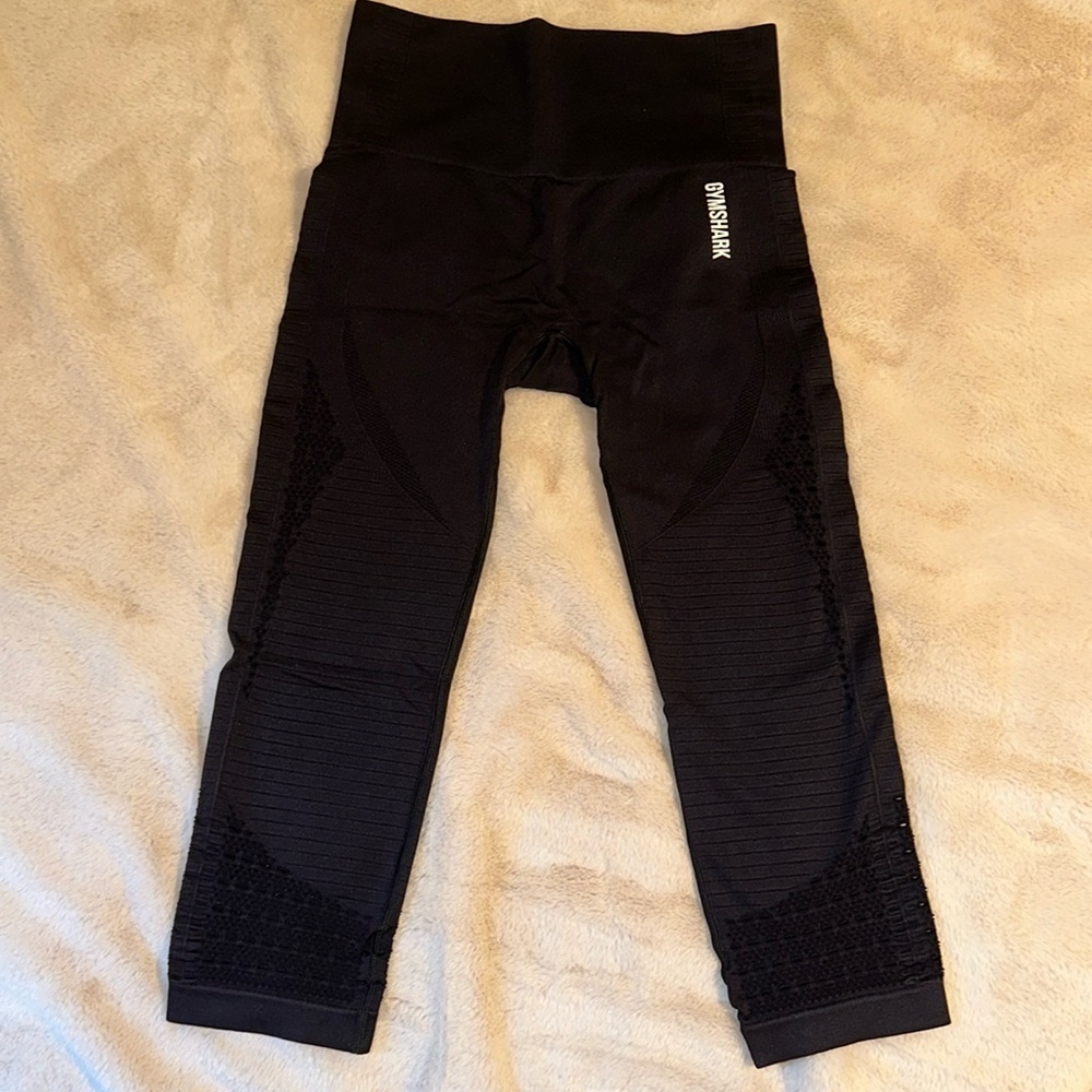 Gym shark energy seamless perforated black cropped capri leggings